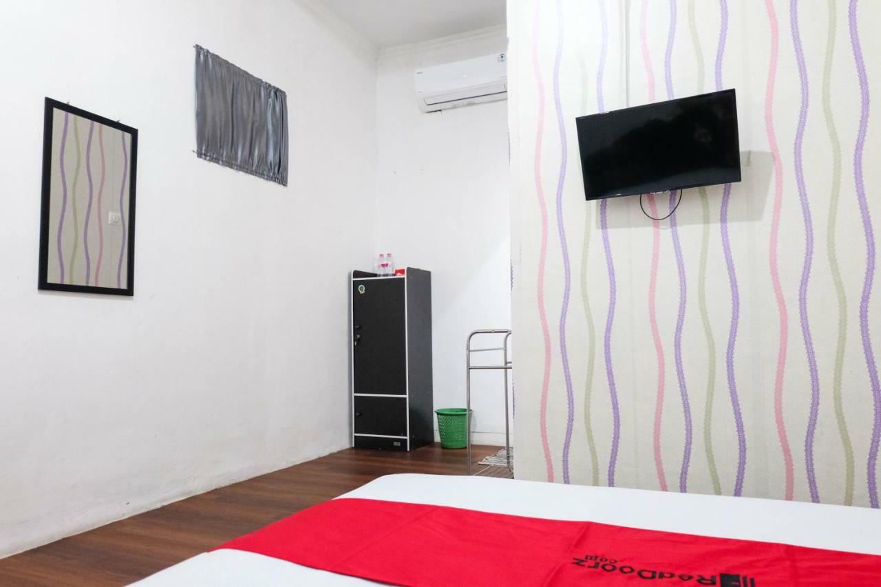 Reddoorz Near Ahmad Yani Airport 3 Wisma tamu Semarang