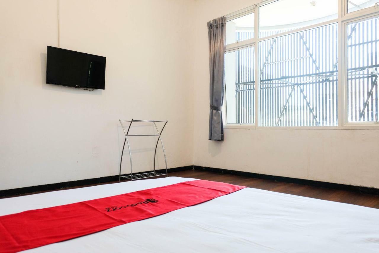 Reddoorz Near Ahmad Yani Airport 3 Wisma tamu Semarang